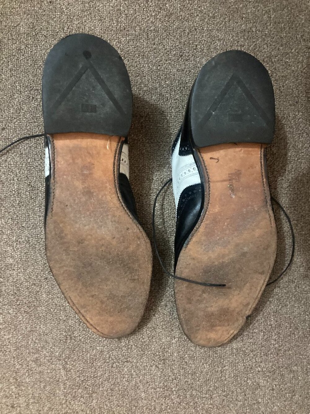 Classic Allen Edmonds Spectators - Picture 4 of 6